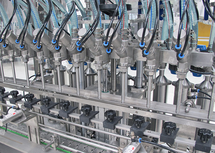 5 食用油直線灌裝機(jī)